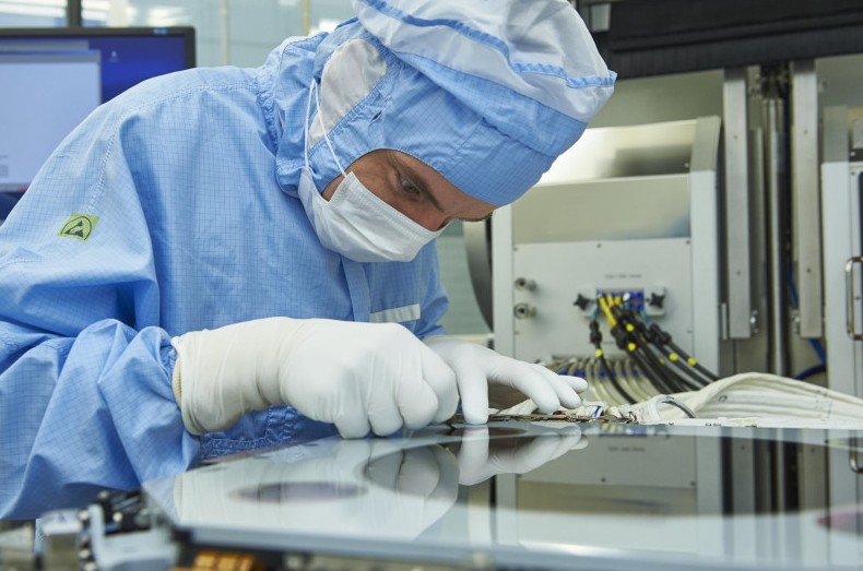 Российского инженера начали судить за кражу секретных технологий ASML для запуска производства чипов в России - «Новости сети»