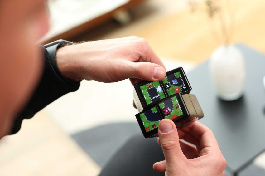 Представлен кубик WOWCube, в конструкции которого реализовали 24 LCD-дисплея - «Новости мира Интернет»