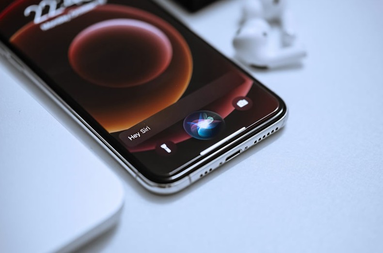 Apple отказалась внедрять Claude в Siri из-за ненасытности Anthropic - «Новости сети»