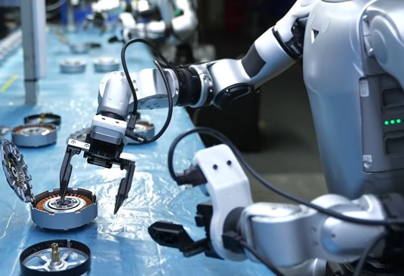 Китайская Unitree показала, как человекоподобный робот собирает детали для своих собратьев - «Новости сети»