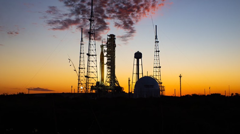 У NASA снова испортилась лунная ракета SLS — при попытке её заправить, топливо перестало поступать в баки - «Новости сети»