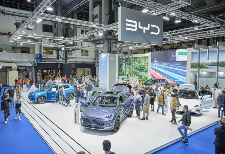 Годовая прибыль BYD упала впервые за четыре года, обнажив ужасы ценовой войны в Китае - «Новости сети»