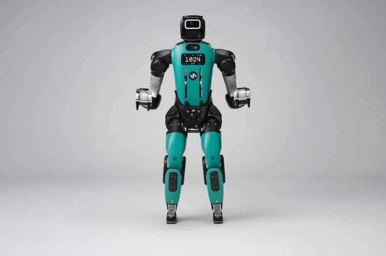 Agility Robotics представила робота Digit 5 — он замирает или приседает при виде человека, но так и задумано - «Новости сети»